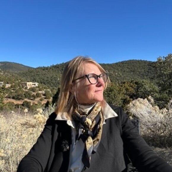 Meet your Posher, Ali - Picture 2 of 6